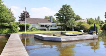 BINNENKIJKEN bij PRINSES MABEL die watervilla aan Loosdrechtse Plassen koopt (dichtbij haar moeder en de plek waar haar vader verdronk)